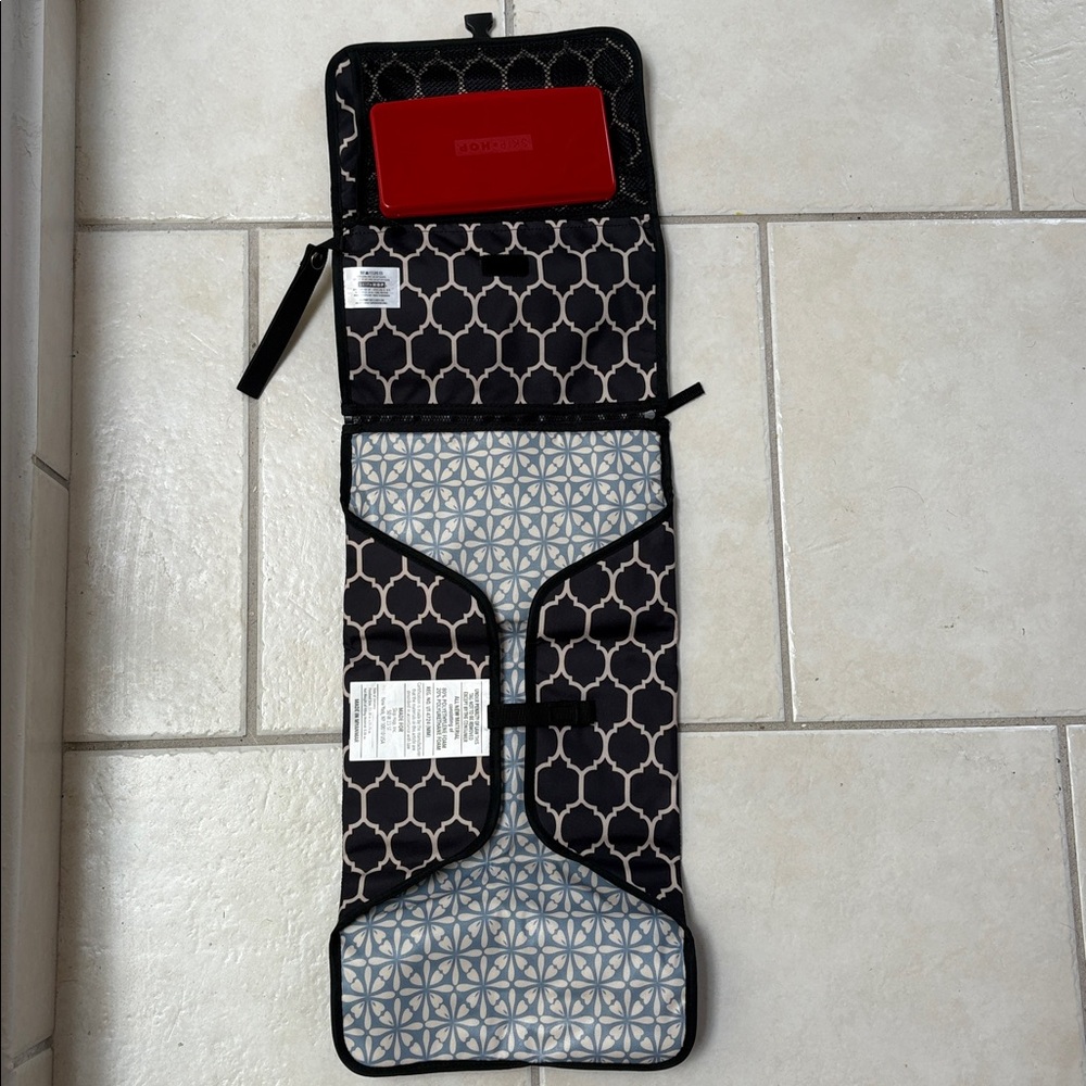 NWOT Skip Hop Pronto Changing Station Black and Cream - Picture 2 of 3